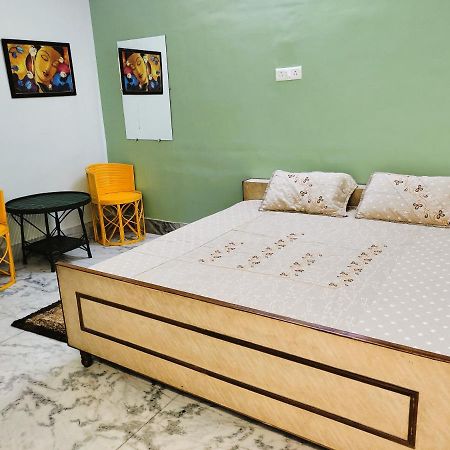 Yellow Homestay - Modern 2Bhk Ac Stay Jabalpur Ngoại thất bức ảnh